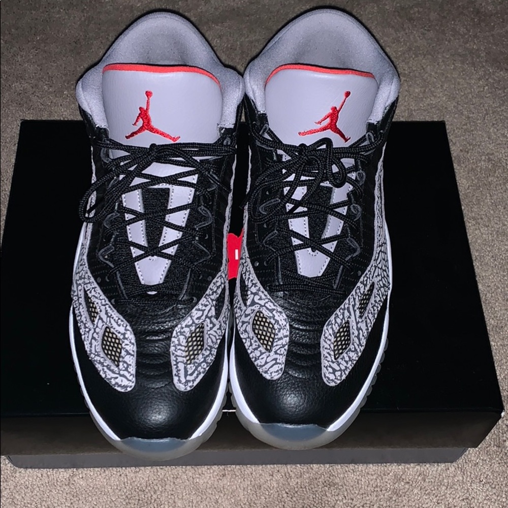 Jordan Retro Low IE